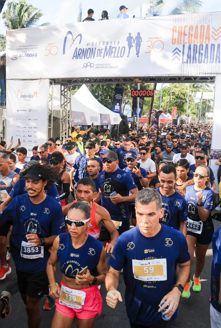 Milhares de atletas participaram da corrida na orla de Maceió