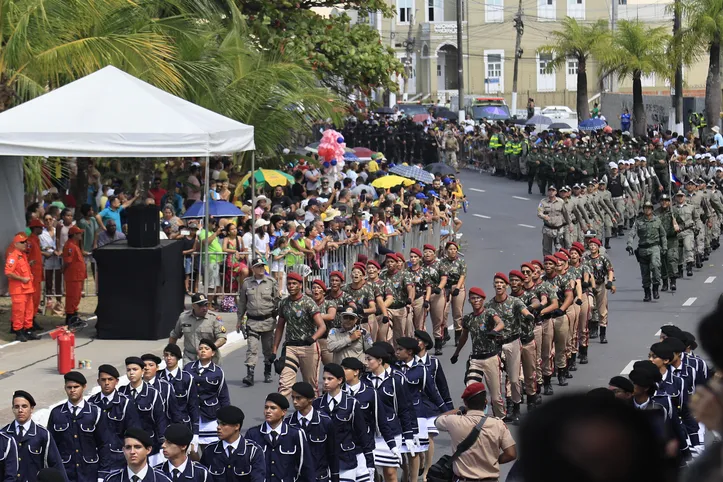 Desfile cívico-militar acontece neste domingo