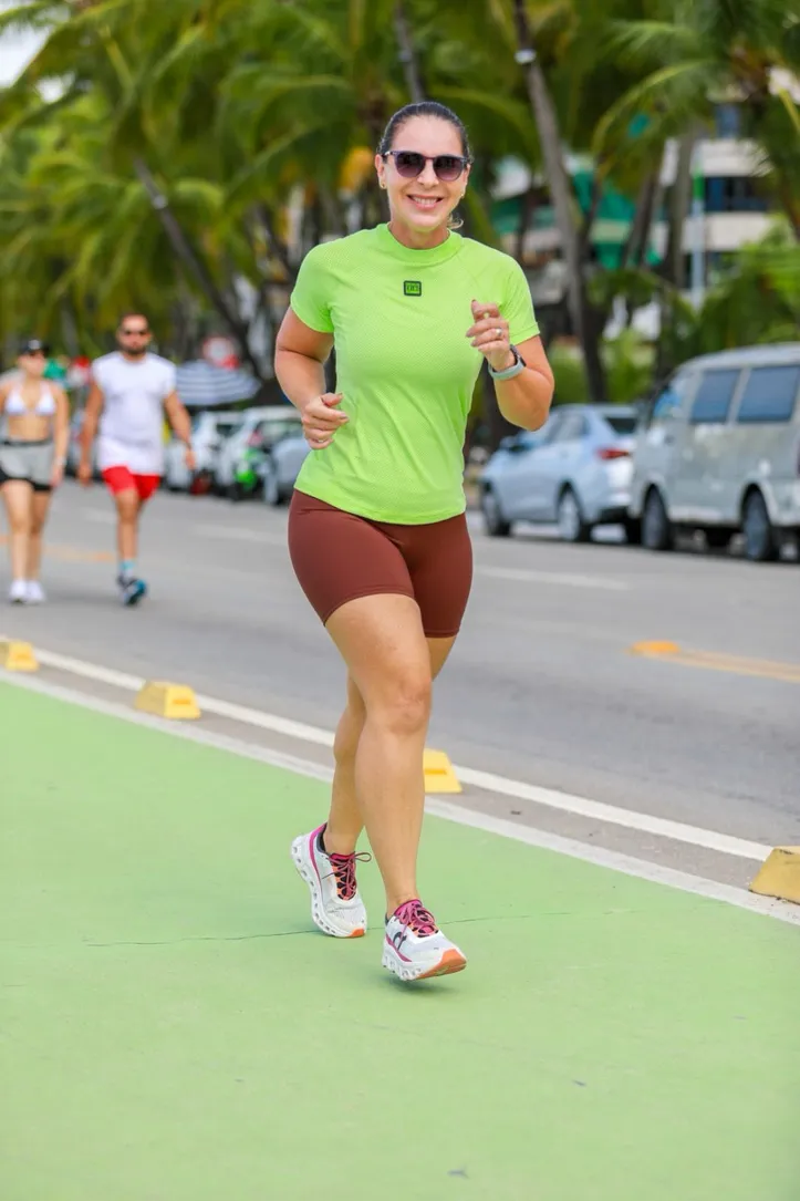 Cheia de energia aos 56, nutricionista Andrea Aragão leva uma vida ativa e feliz