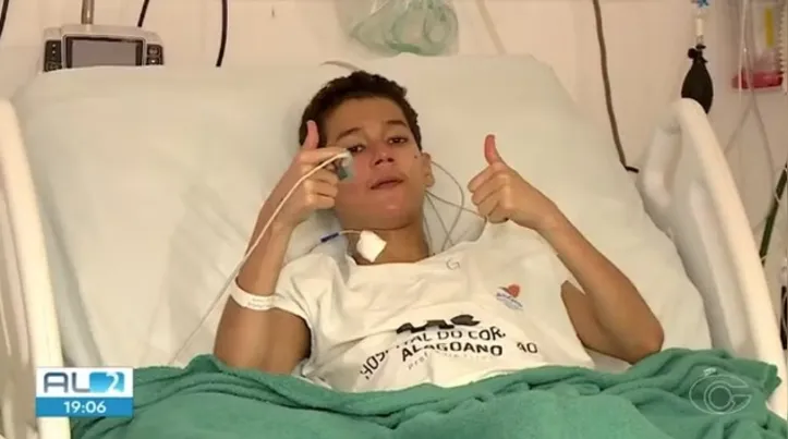 Adolescente foi submetido a um transplante do coração.
