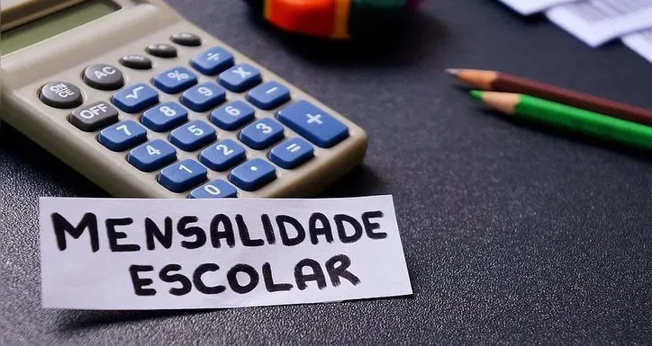 Dentre os fatores que impactaram mais no aumento das mensalidades stão os reajustes salariais aplicados para os funcionários