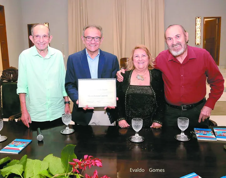 Imagem ilustrativa da imagem Alberto Rostand Lanverly foi agraciado com o título de sócio honorário da Academia Norte Rio Grandense de Letras