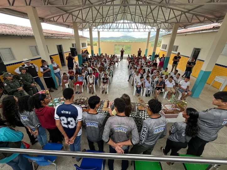 Durante a ação, adolescentes do povoado Caboclo participaram orientando outras crianças sobre como proteger o bioma.