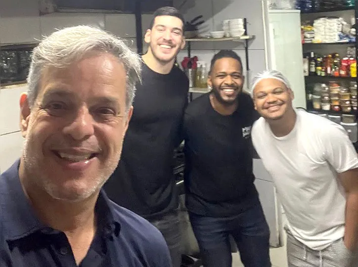 Imagem ilustrativa da imagem André Lubambo recebeu o influencer Victor Kassar para jantar no Mar&Horta Bistrô