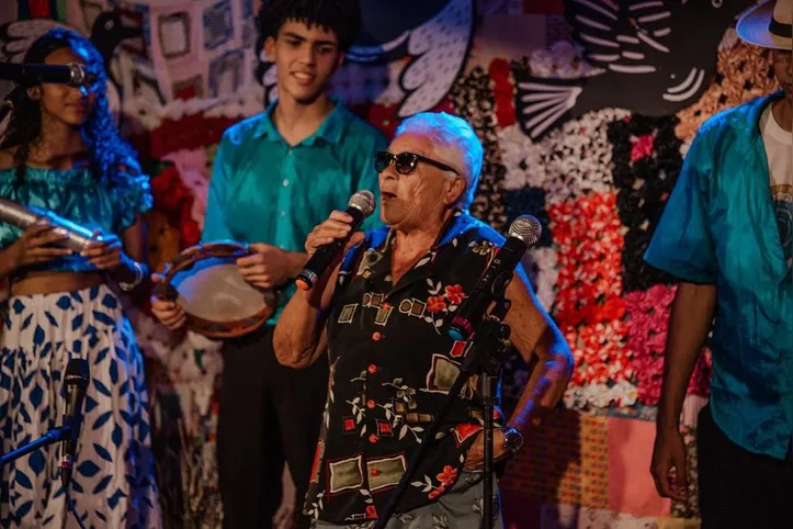 Imagem ilustrativa da imagem Aos 80 anos, Mestra Rosália lança seu primeiro álbum musical