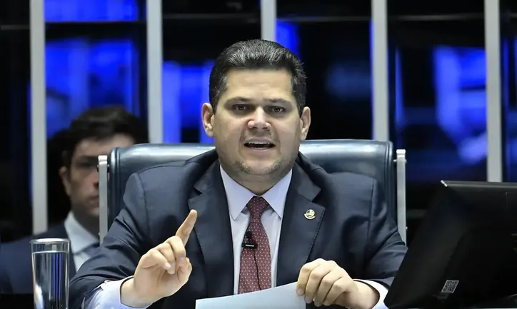 Imagem ilustrativa da imagem Após rejeição pela CCJ, Senado arquiva PEC das Prerrogativas