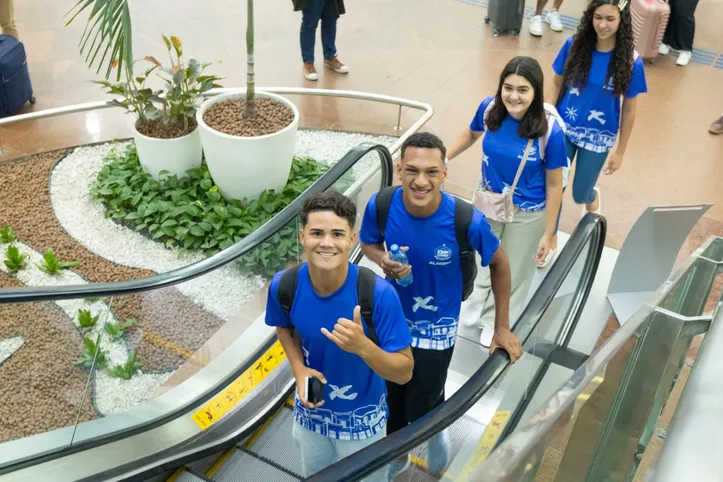 Parte dos atletas de Alagoas durante embarque para Brasília