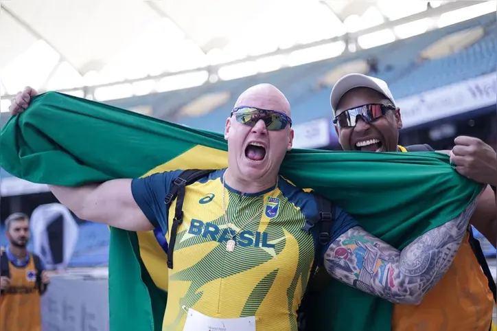 Brasileiro Alessandro Silva é prata no Mundial de atletismo