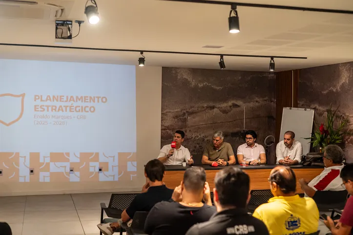 Dirigentes do CRB durante a apresentação do planejamento estratégico, nessa quinta-feira (18)