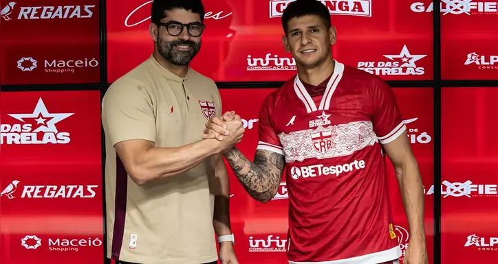 Facundo Barceló ao lado do dirigente regatiano Ari Barros