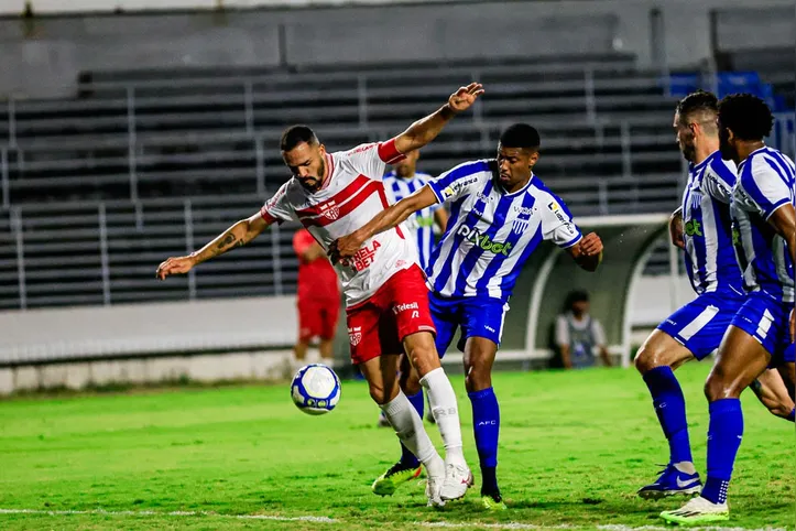 CRB e Avaí no duelo pela Série B de 2024: equipes voltam a se encontrar nesta sexta, no Rei Pelé