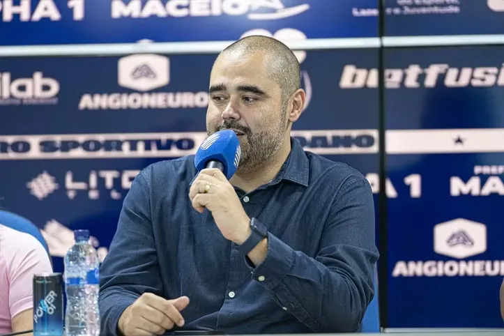 Carlos Bonatelli segue em busca do novo técnico para o Azulão