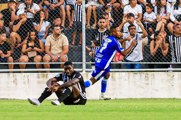 Lance do jogo entre  ASA e Maranhão