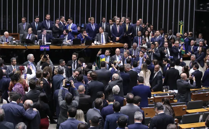 Imagem ilustrativa da imagem Câmara dos Deputados aprova regime de urgência para projeto sobre anistia