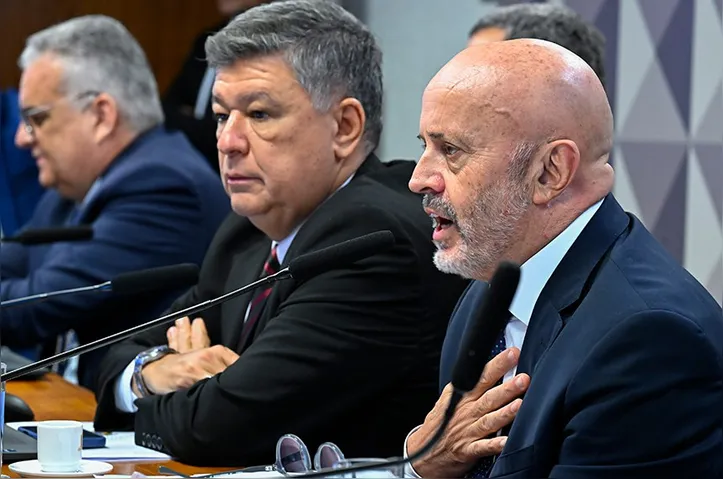 Antônio Carlos Camilo Antunes, o “Careca do INSS”, negou ontem à CPMI ter negócios com o governo e conhecer ex-ministro Lupi