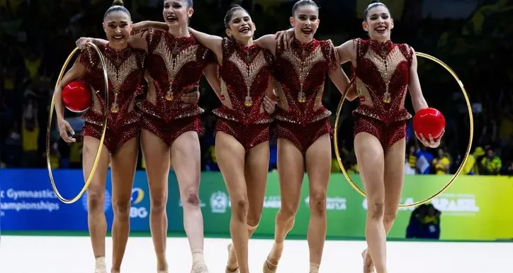 Duda Arakaki (2ª à esq) liderou a equipe brasileira no Mundial