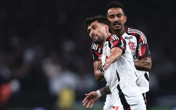 Flamengo virou o placar no final do jogo e venceu por 2 a 1