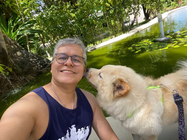 Psicólogo Carlos Gonçalves pontua as muitas vantagens do vínculo entre tutores e pets