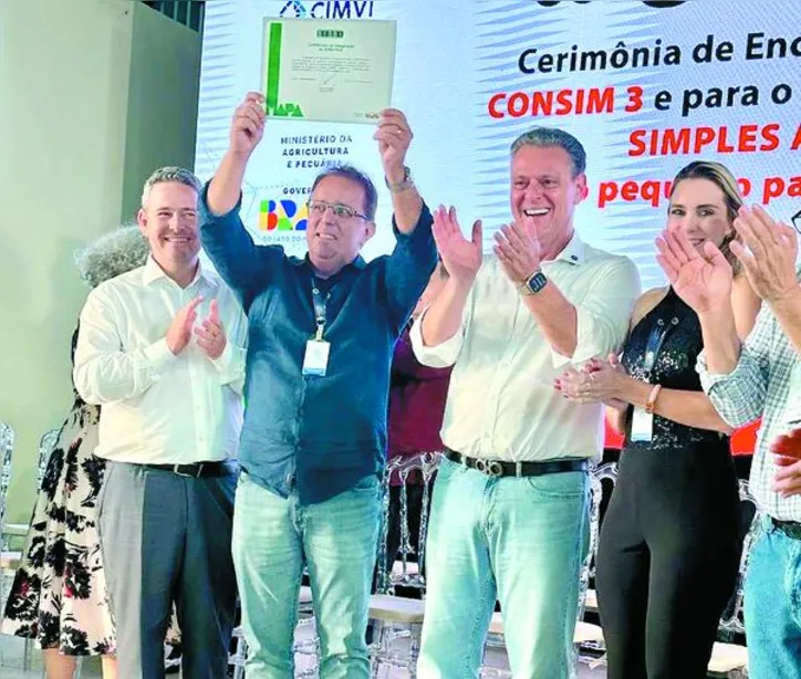 A entrega do selo, com a presença do ministro Carlos Fávaro, ocorreu durante a cerimônia de encerramento do Consim 3, em Timbó (SC)