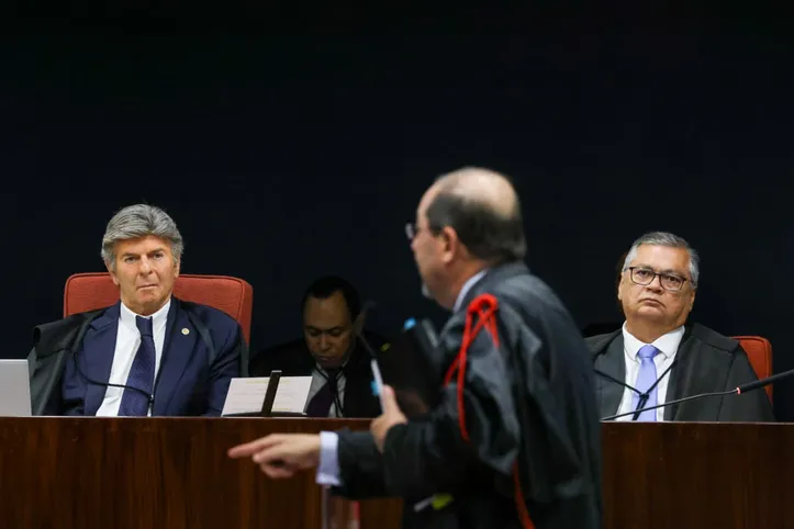 Advogados de Bolsonaro afirmaram ao STF que ex-presidente não atentou contra a democracia