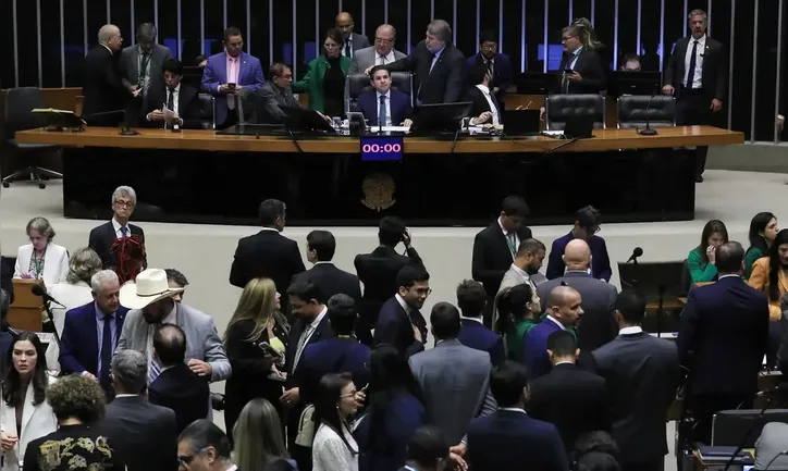 Deputados aprovaram ontem à noite a Proposta de Emenda à Constituição por 344 votos a 133