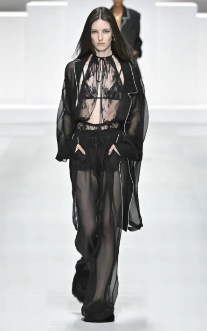 Imagem ilustrativa da imagem Dolce & Gabbana une loungewear e alfaiataria em coleção de verão 2026