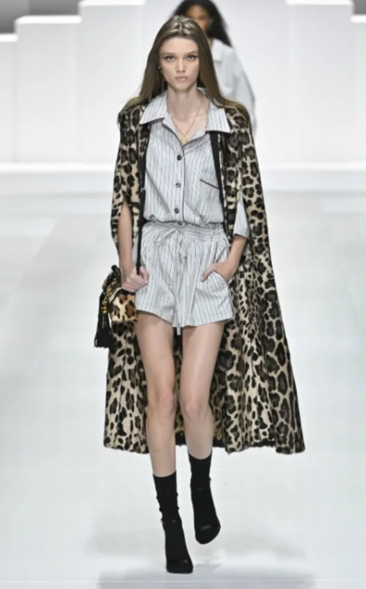 Imagem ilustrativa da imagem Dolce & Gabbana une loungewear e alfaiataria em coleção de verão 2026