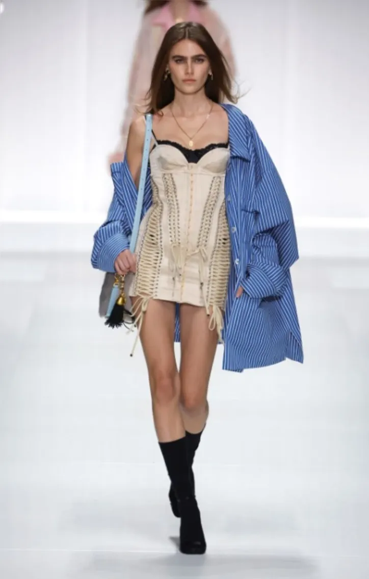 Imagem ilustrativa da imagem Dolce & Gabbana une loungewear e alfaiataria em coleção de verão 2026