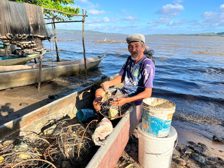 Gilvan Gracindo da Silva diz pescar desde os 10 anos de idade e teme pelos riscos à fauna
