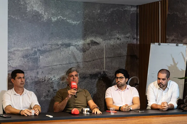 Presidente Mário Marroquim (com o microfone): sonho da Série A