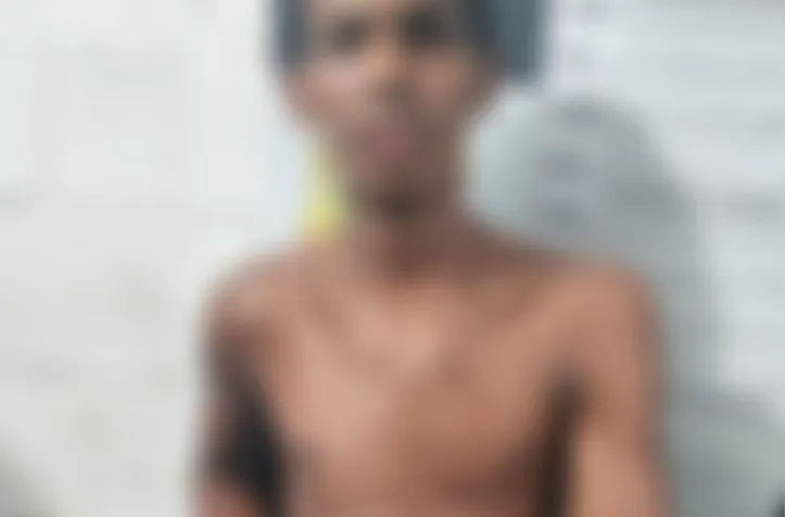 Imagens capturadas anteriormente por câmeras de segurança registraram a primeira invasão do homem