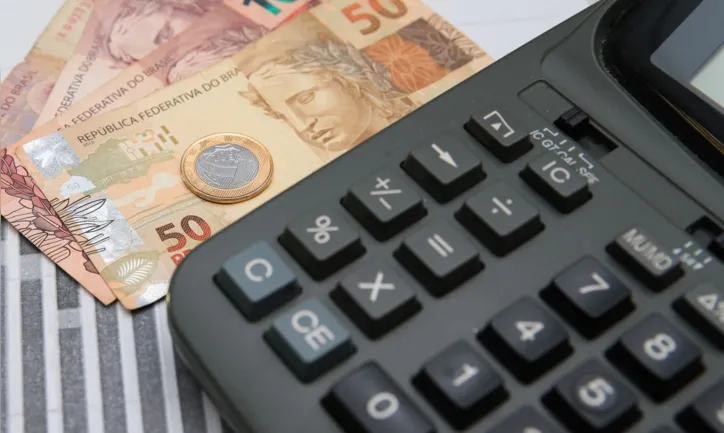 O IPCA apura o custo de vida para famílias com rendimentos entre um e 40 salários mínimos