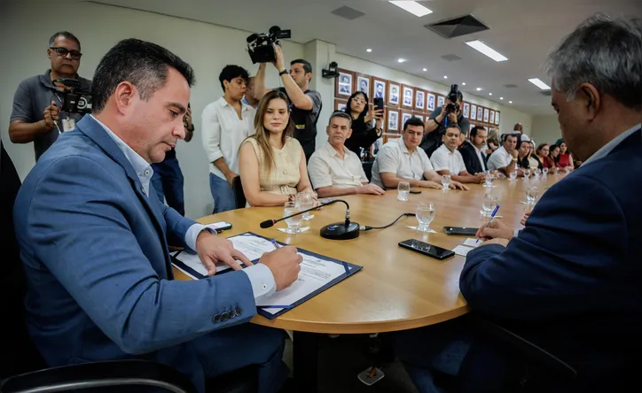Governador Paulo Dantas assinou ontem as ordens de serviço para construção das novas escolas