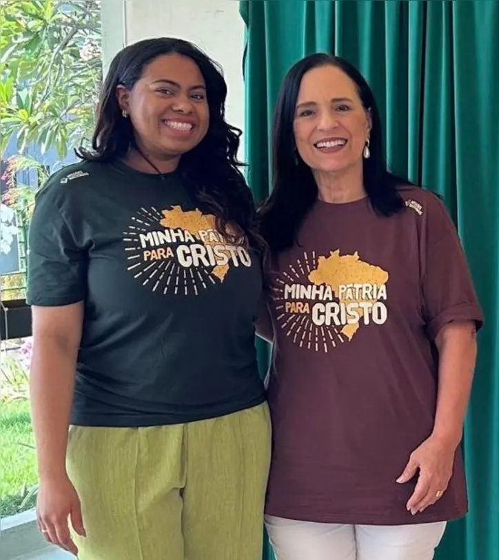 Promotora Lenira Omena (dir) com a missionária Laís Débora
