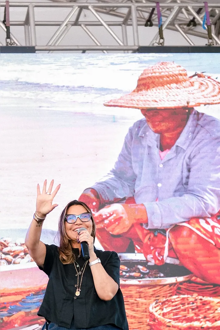 Primeira-dama Janja da Silva participou ontem de encontro em cooperativa de marisqueiras