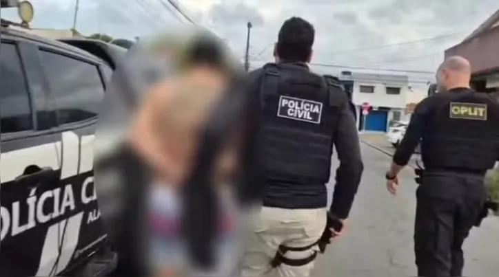Prisão aconteceu em uma casa no bairro do Poço, em Maceió