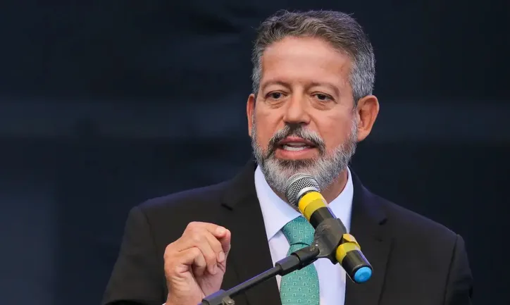 Arthur Lira sai fortalecido com votação do IR, defende prerrogativas e admite disputa ao Senado