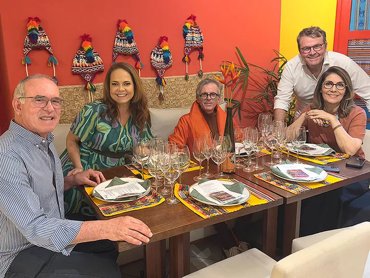 Imagem ilustrativa da imagem Mauro Vasconcelos prestigia jantar de vinícola gaúcha no Império do Ceviche