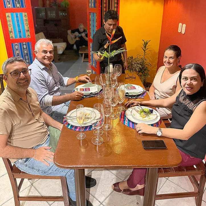 Imagem ilustrativa da imagem Mauro Vasconcelos prestigia jantar de vinícola gaúcha no Império do Ceviche