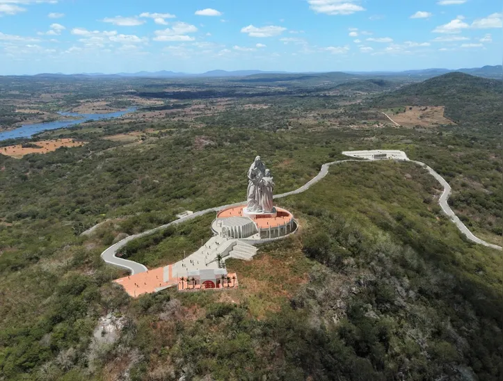 Estátua de Sant´Ana deve ser o maior monumento católico do mundo