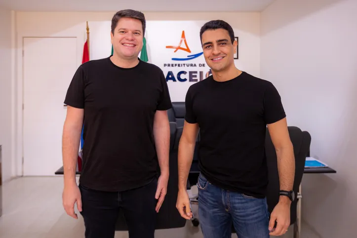 Prefeito JHC apareceu nesta semana nas redes sociais ao lado do ex-deputado estadual Davi Davino Filho, do Republicanos