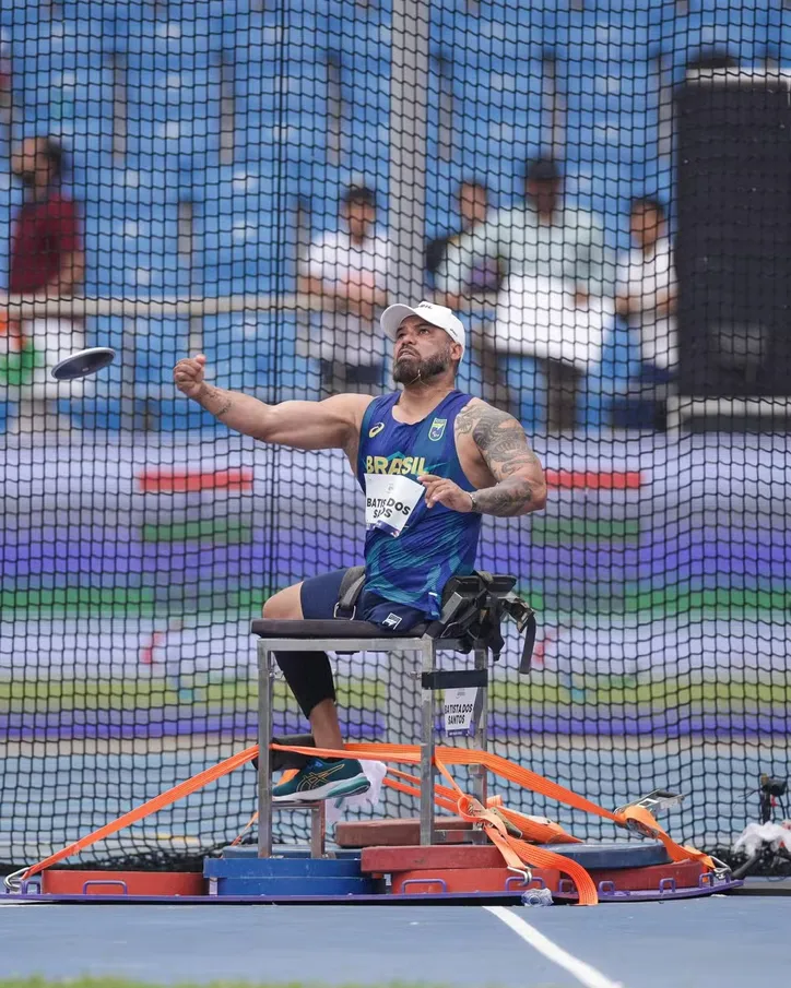 Claudiney Batista em ação no Mundial Paralímpico de atletismo