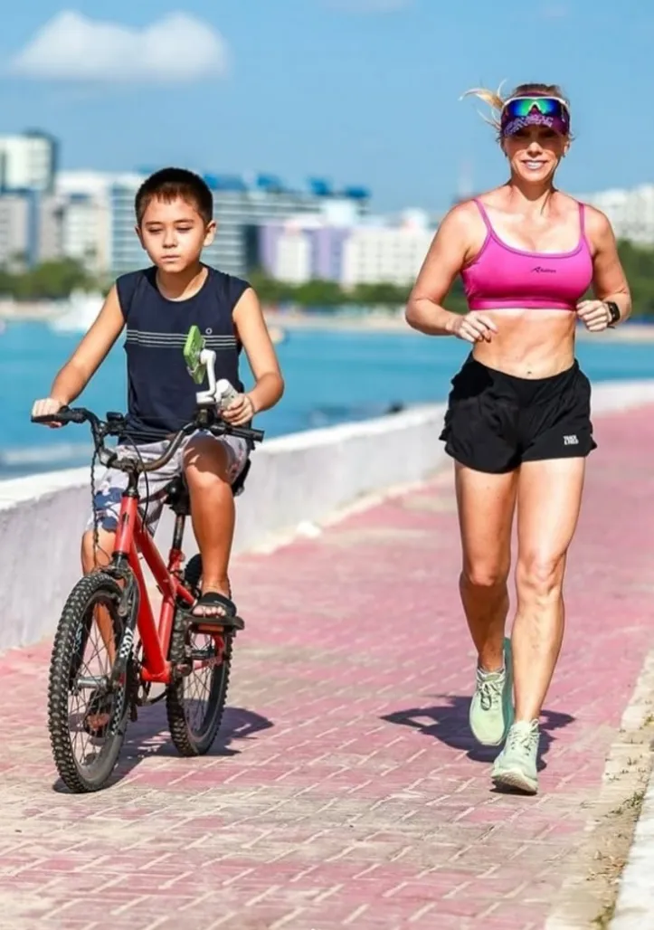 Ao lado do filho Lucas, Naddya treina seis vezes por semana para uma maratona