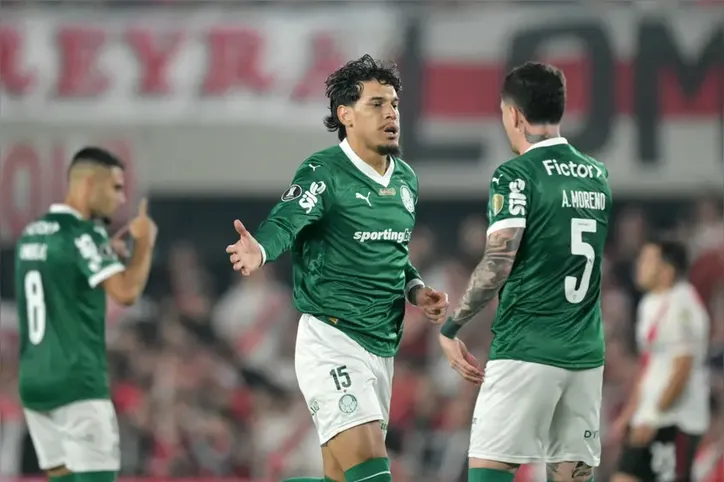 Palmeiras de Abel Ferreira, colecionador de títulos, sofre críticas constantes