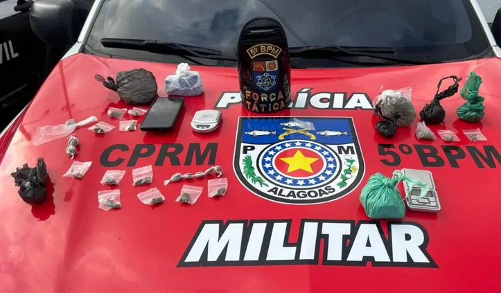 Policiais apreenderam droga, arma, munições e balanças de precisão