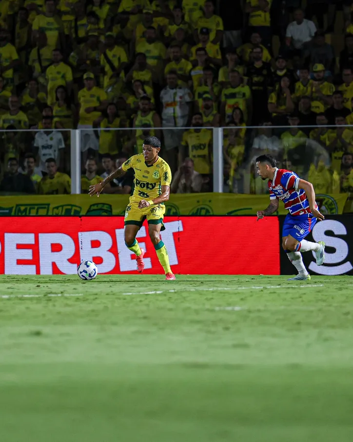 Everton Maceió em patida diante do Fortaleza pelo Brasileirão