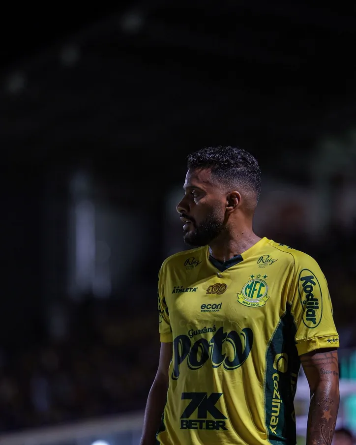 Reinaldo em partida diante do Fortaleza pelo Brasileirão