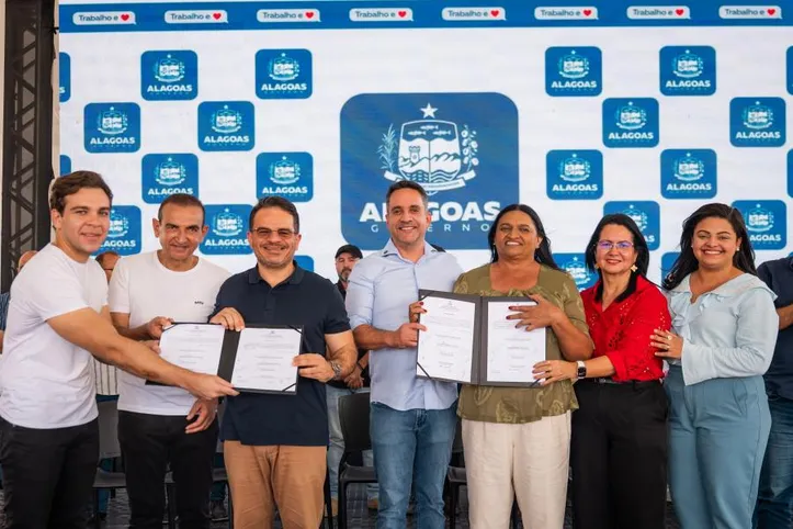 Ao lado do deputado Marcelo Victor, Paulo Dantas assinou ordens de serviço para obras em Canapi