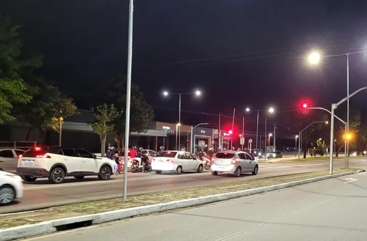 De acordo com a medida adotada pela DMTT, motoristas podem passar o sinal vermelho durante as madrugadas em Maceió