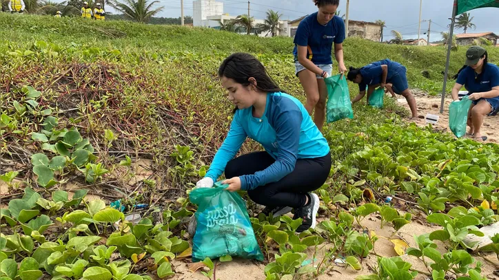 Voluntários vão participar de atividades e fazer a coleta de lixo